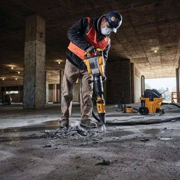SOLDES TOUT À DEWALT Marteau Piqueur 1600W 27 Joules – D25951K-QS 4