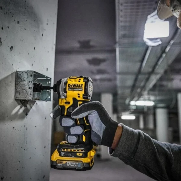 à prix promos DEWALT Visseuse à Chocs XR 18V 1.7Ah – Powerstack – DCF850E2T-QW 6