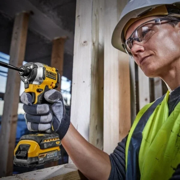 à prix promos DEWALT Visseuse à Chocs XR 18V 1.7Ah – Powerstack – DCF850E2T-QW 7